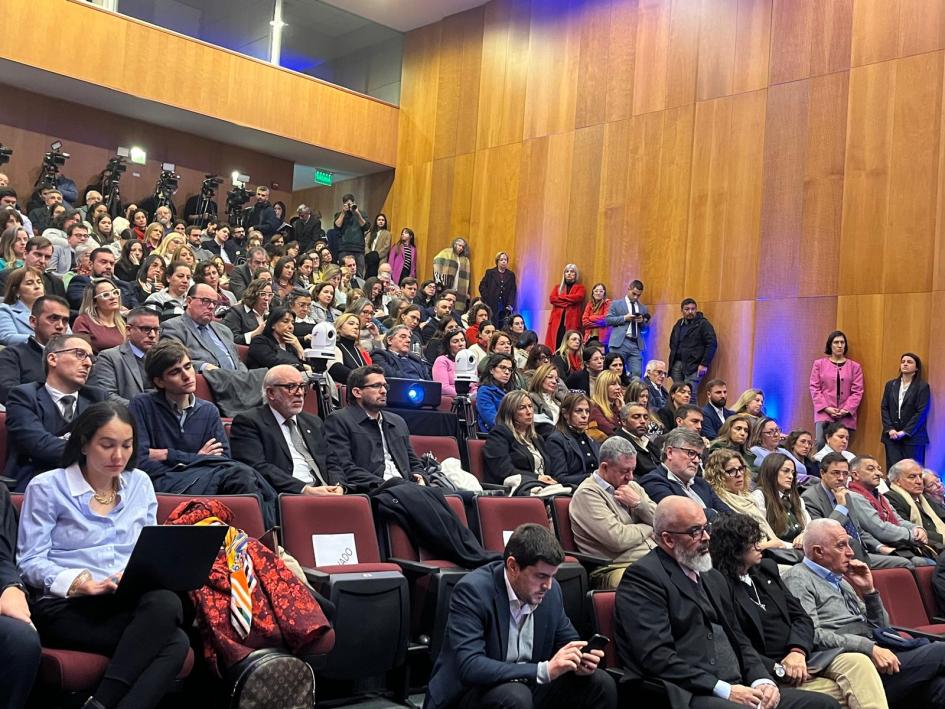 Seminario Internacional hacia la creación de un Ministerio de Justicia y Derecho Seminario Internacional hacia la creación de un Ministerio de Justicia y Derecho