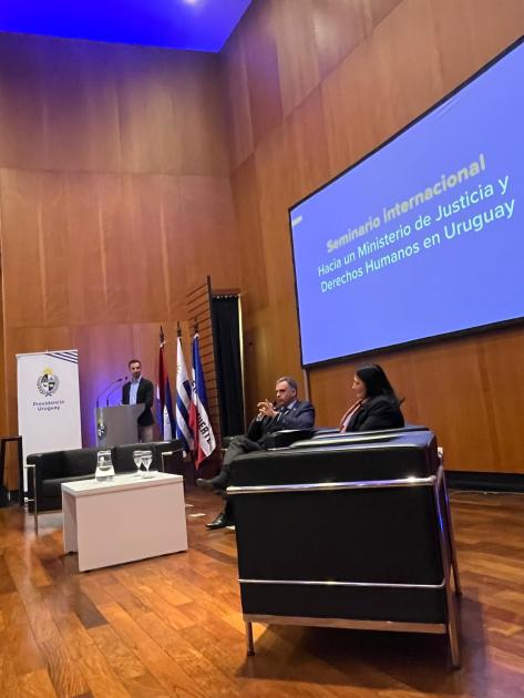 Seminario Internacional hacia la creación de un Ministerio de Justicia y Derecho Seminario Internacional hacia la creación de un Ministerio de Justicia y Derecho
