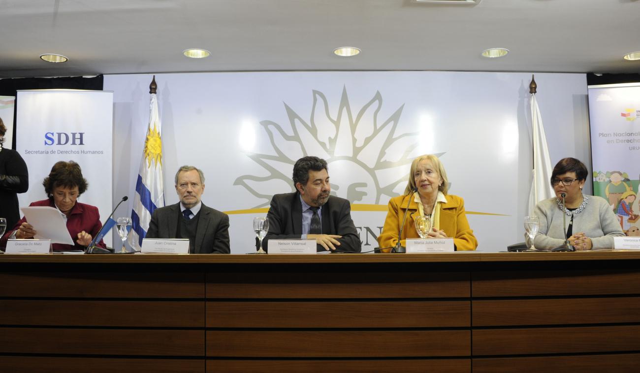 Autoridades presentación de los compromisos Autoridades presentación de los compromisos