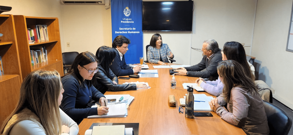 Secretaria de Derechos Humanos Sandra Etcheverry, Director de Inmayores Daniel Bonelli y equipos