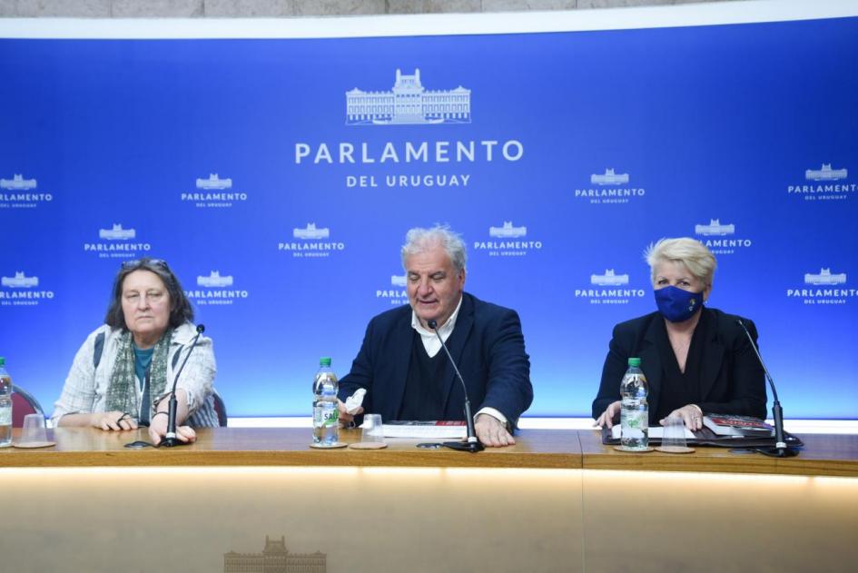 Cecilia Michelini, Juan Miguel Petit y Rosario Pérez. Conferencia de prensa.
