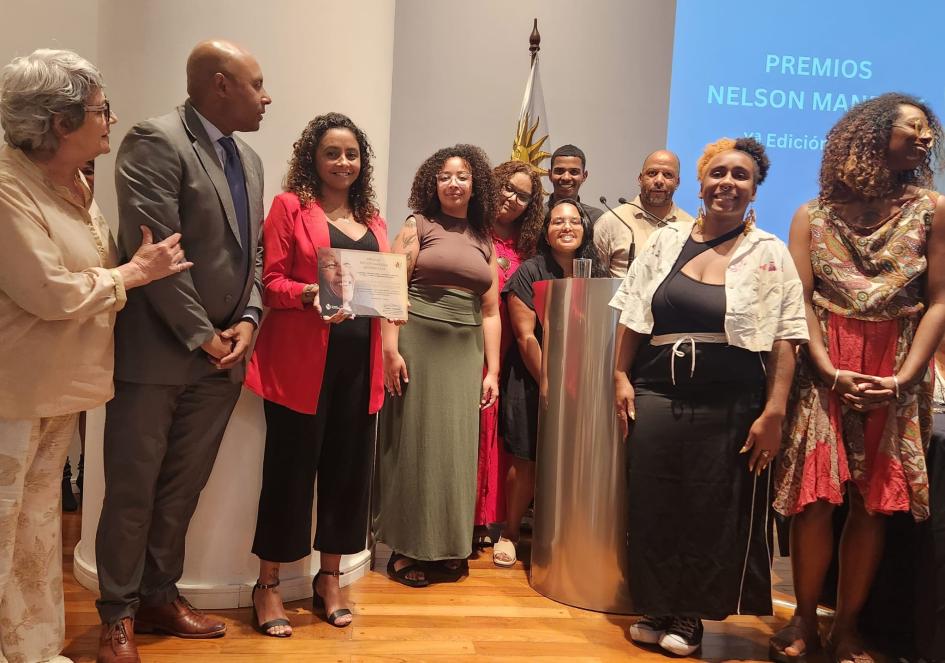 Integrantes de Grupo de Investigación Colectivo de Estudios Afrolatinoamericanos recibiendo mención Integrantes de Grupo de Investigación Colectivo de Estudios Afrolatinoamericanos recibiendo mención