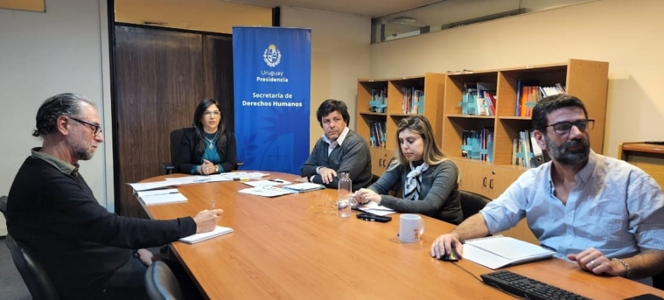 Sandra Etcheverry y equipo en reunión virtual con representantes de las Intendencias Departamentales Sandra Etcheverry y equipo en reunión virtual con representantes de las Intendencias Departamentales