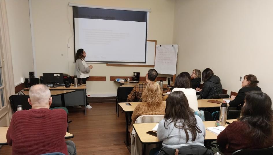 La Dra. María Eugenia Casanova durante el curso