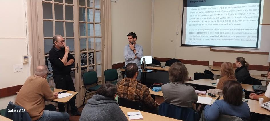 El docente Fernando Willat y el Lic. Ruy Blanco impartiendo el curso