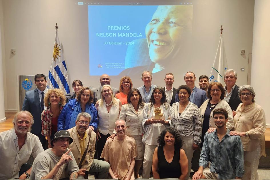 Integrantes y colaboradores de OMBIJAM junto a integrantes de la Comisión Integrantes y colaboradores de OMBIJAM junto a integrantes de la Comisión