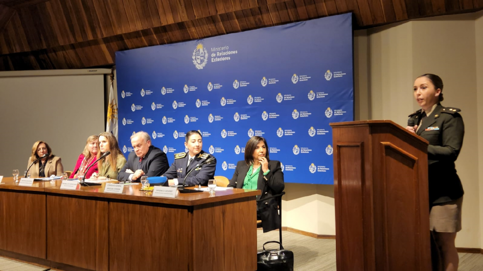 Funcionaria del Ministerio de Defensa dando su testimonio Funcionaria del Ministerio de Defensa dando su testimonio