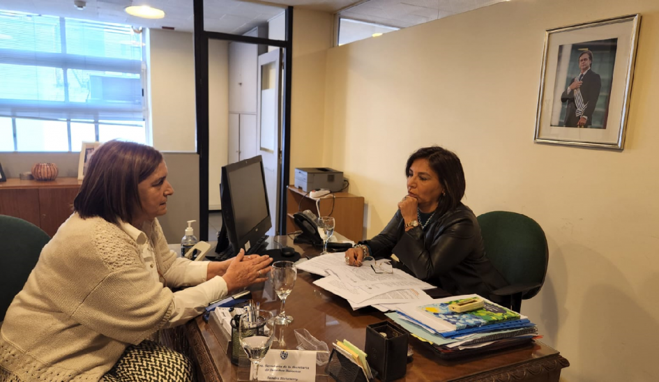 La Secretaria de Derechos Humanos Sandra Etcheverry y la Diputada María Fajardo