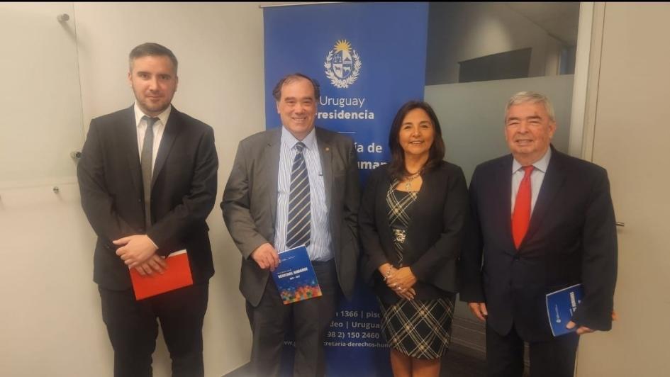 José Martínez (MRREE), Jimmy Voss, Sandra Etcheverry (SDH) y Embajador Bernardino Saguier José Martínez (MRREE), Jimmy Voss, Sandra Etcheverry (SDH) y Embajador Bernardino Saguier