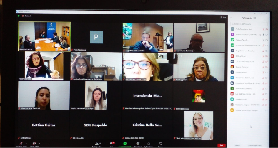 Captura de pantalla de Zoom entre las Intendencias Departamentales y el equipo de la Secretaría Captura de pantalla de Zoom entre las Intendencias Departamentales y el equipo de la Secretaría