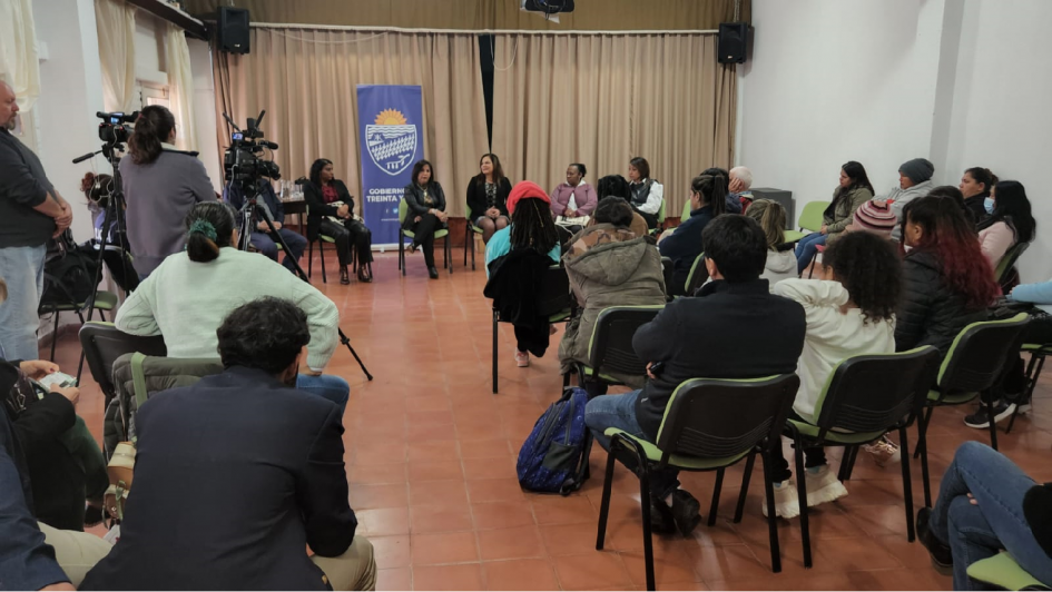 Público presente y disertantes Público presente y disertantes