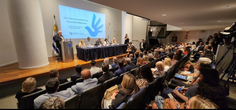 Disertantes y público asistente Disertantes y público asistente