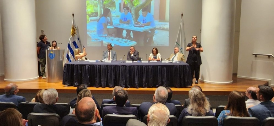 Disertantes durante la presentación del video en el que participaron los jóvenes de Propia Disertantes durante la presentación del video en el que participaron los jóvenes de Propia