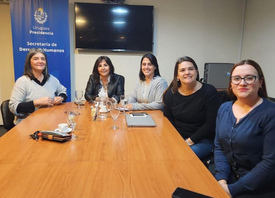 Secretaria de Derechos Humanos Sandra Etcheverry y equipo de Indalo Secretaria de Derechos Humanos Sandra Etcheverry y equipo de Indalo