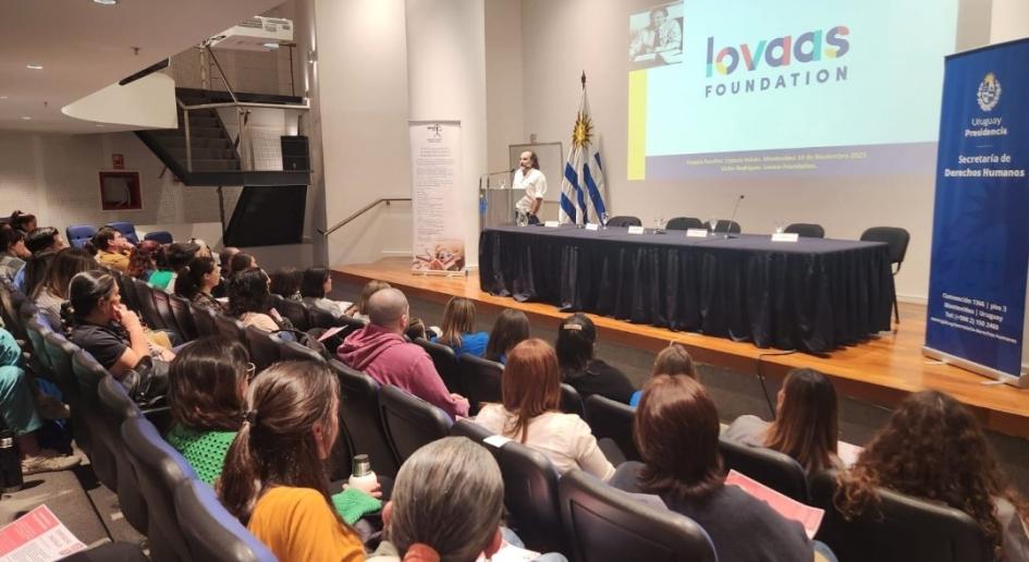 Secretaria de Derechos Humanos Sandra Etcheverry y equipo de Indalo el día de la disertación