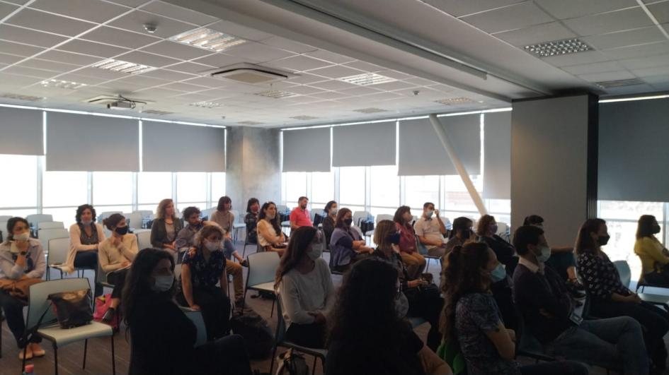 Participantes del taller. Imagen enfocando el auditorio presente en el taller.