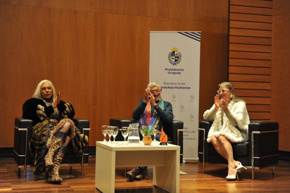 Karina Pankievich y Fernando Frontan junto a la Secretaria de Derechos Humanos Karina Pankievich y Fernando Frontan junto a la Secretaria de Derechos Humanos