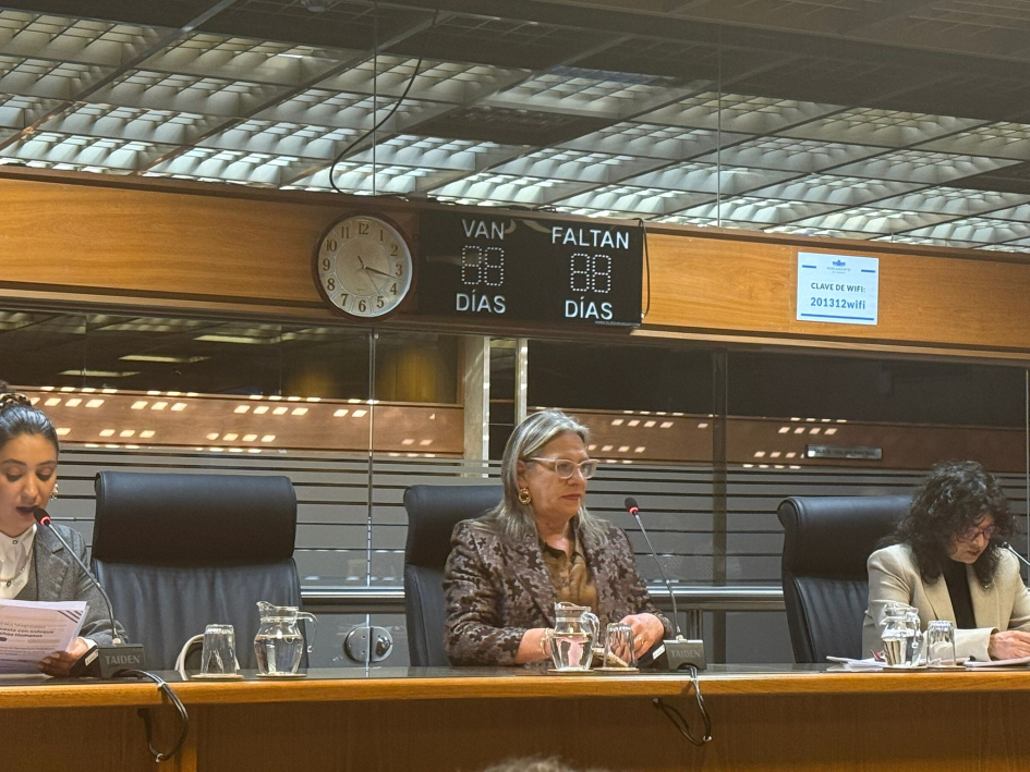 Autoridades de presidencia dando inicio al diálogo