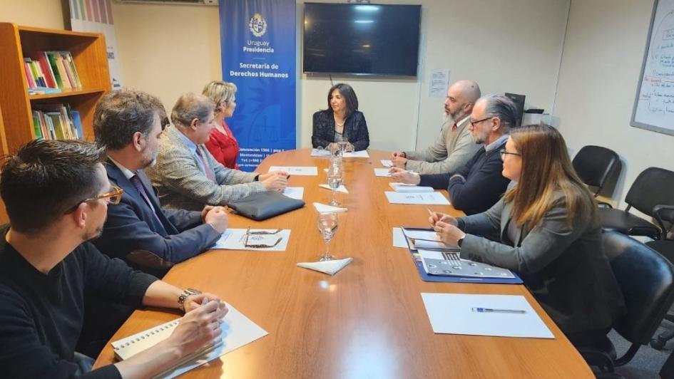 Equipo de la SDH y ACNUR durante la reunión Equipo de la SDH y ACNUR durante la reunión