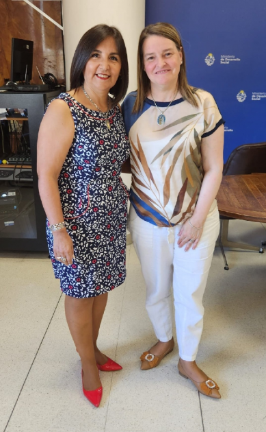 Secretaria de DDHH Sandra Etcheverry y Ministra Interina de Desarrollo Social Andrea Brugman Secretaria de DDHH Sandra Etcheverry y Ministra Interina de Desarrollo Social Andrea Brugman
