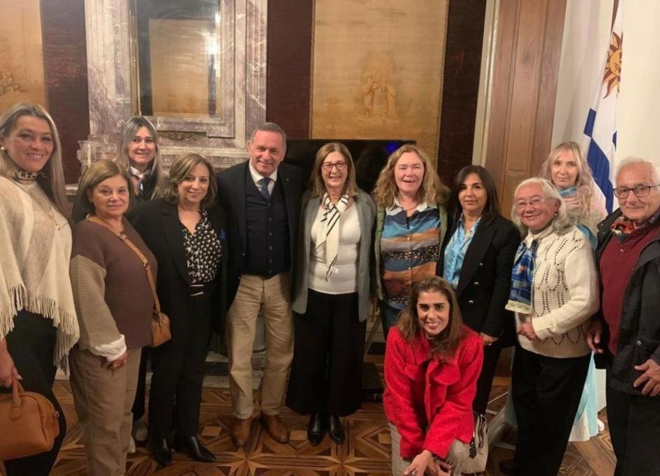 Secretaria de DD HH Sandra Etcheverry, Secretario de Presidencia Álvaro Delgado y asistentes al acto Secretaria de DD HH Sandra Etcheverry, Secretario de Presidencia Álvaro Delgado y asistentes al acto