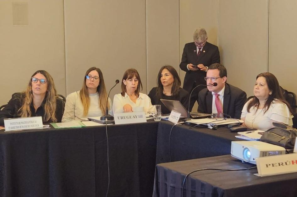 Secretaria de DDHH Sandra Etcheverry y puntos focales de la Comisión Memoria, Verdad y Justicia Secretaria de DDHH Sandra Etcheverry y puntos focales de la Comisión Memoria, Verdad y Justicia