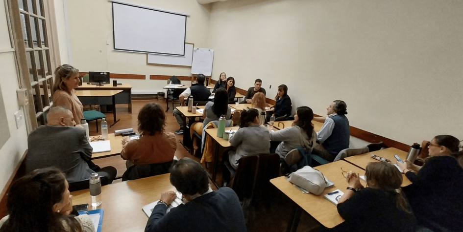 La Dra. Mariana Blengio durante la segunda sesión del curso