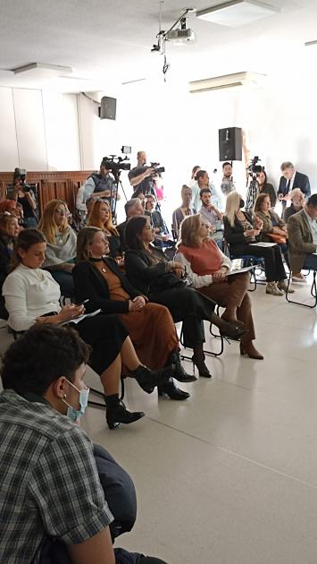 Secretaria de Derechos Humanos Sandra Etcheverry presenciando la presentación