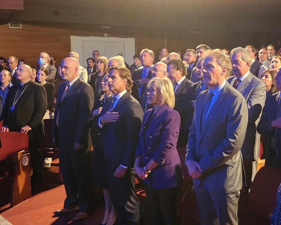 Presidente de la República Luis Lacalle Pou y asistentes al acto