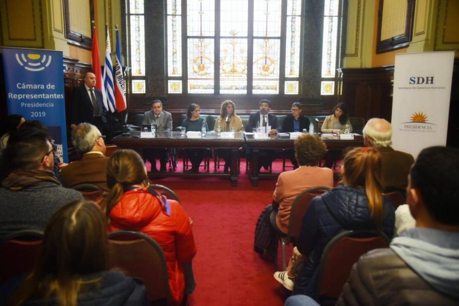 Mesa de presentación del libro en el Palacio Legislativo