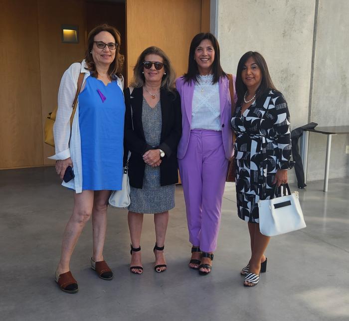 Secretaria de Derechos Humanos Sandra Etcheverry junto a participantes del acto