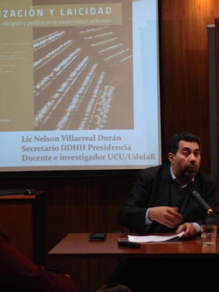 Secretario de Derechos Humanos Nelson Villarreal exponiendo sobre la temática