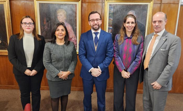 Sandra Etcheverry, Nicolás Albertoni y equipo.