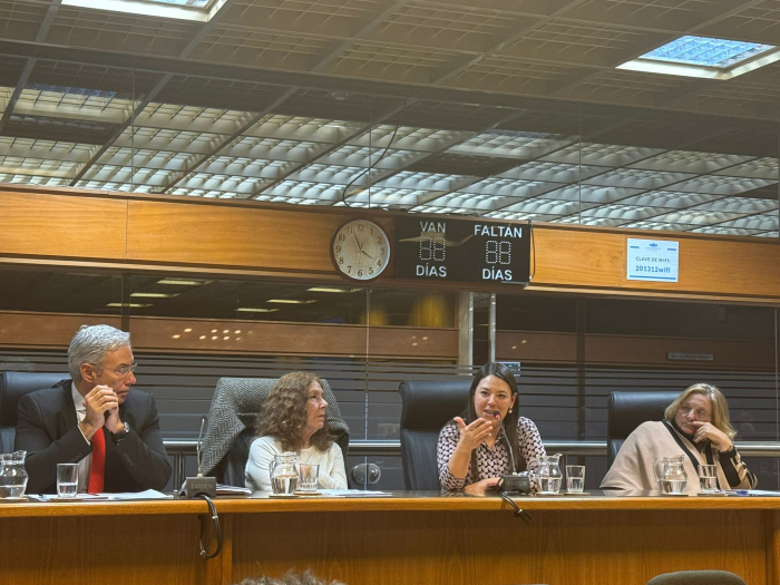 Senador Robert Silva, senadora Constanza Moreira, senadora Bettiana Díaz y senadora Graciela Bianchi Senador Robert Silva, senadora Constanza Moreira, senadora Bettiana Díaz y senadora Graciela Bianchi