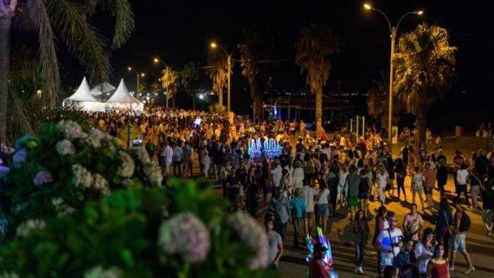 Imagen de la actividad con multitud de personas que participaron.