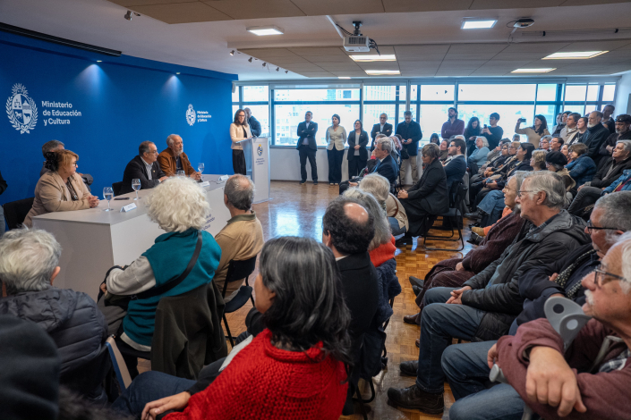 Anuncio de cesión del apartamento de Elena Quinteros a la asociación civil Autoridades y público participan del anuncio sobre la cesión del apartamento de Elena Quinteros