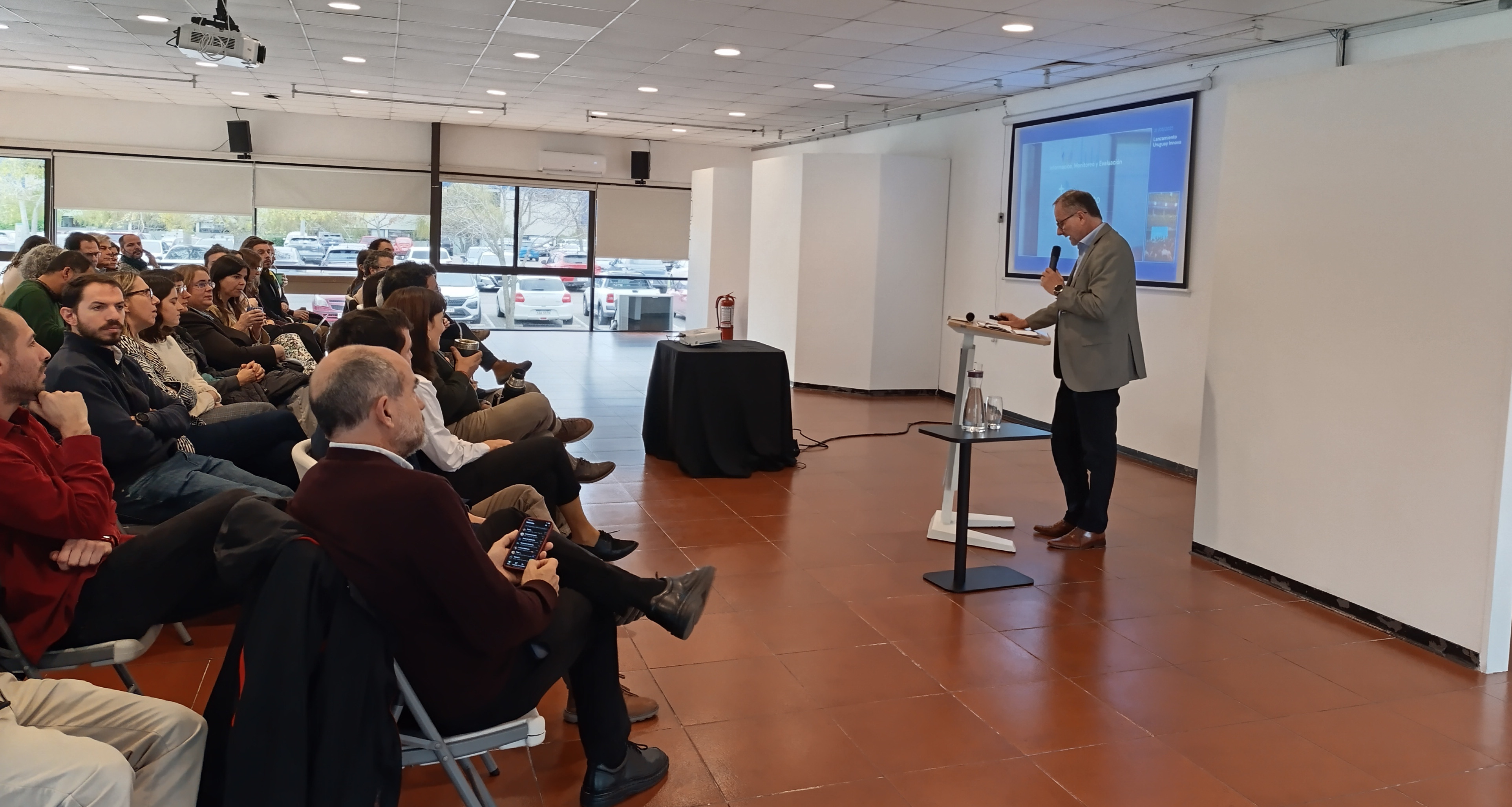 Presentación Bruno Gili, director ejecutivo del programa Uruguay Innova