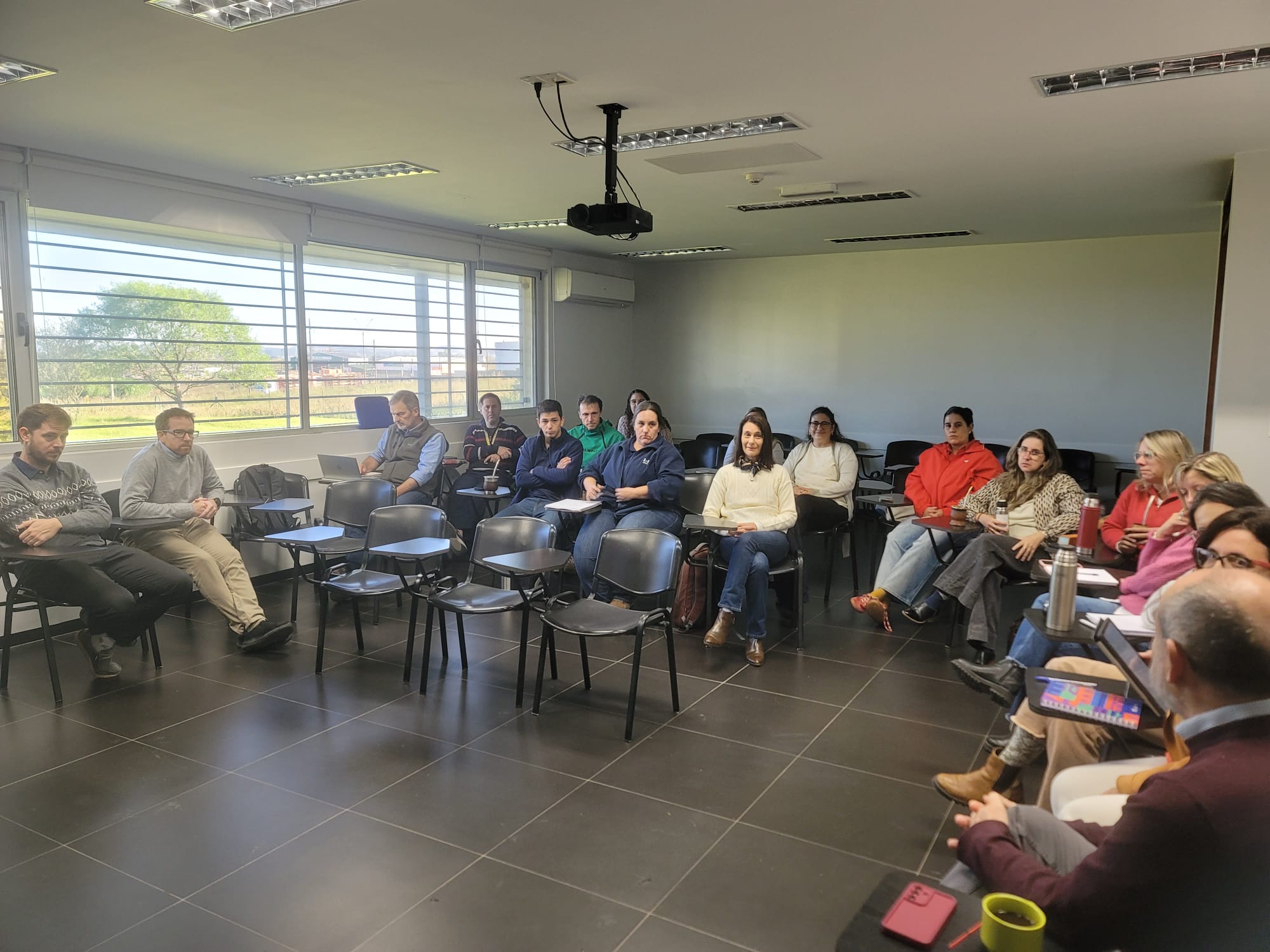 David González, Nicolás Bullosa, y Cristian Grignolo de la SENCI, junto a equipo de trabajo del Campus INIA Udelar MGAP
