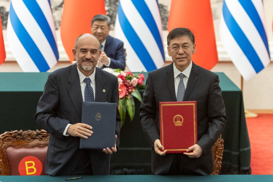 Foto de Secretario de SENCI David Gonzalez y Ministro de Ciencia y Tecnologia de China Yin Hejun