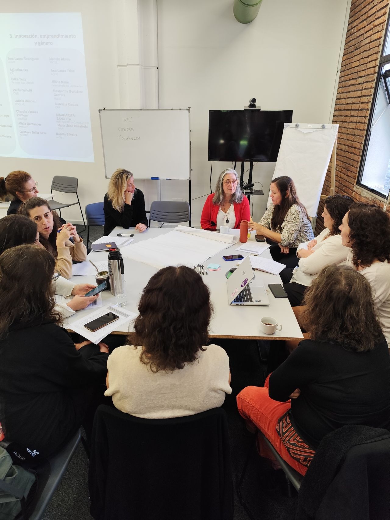 Trabajo conjunto en mesas