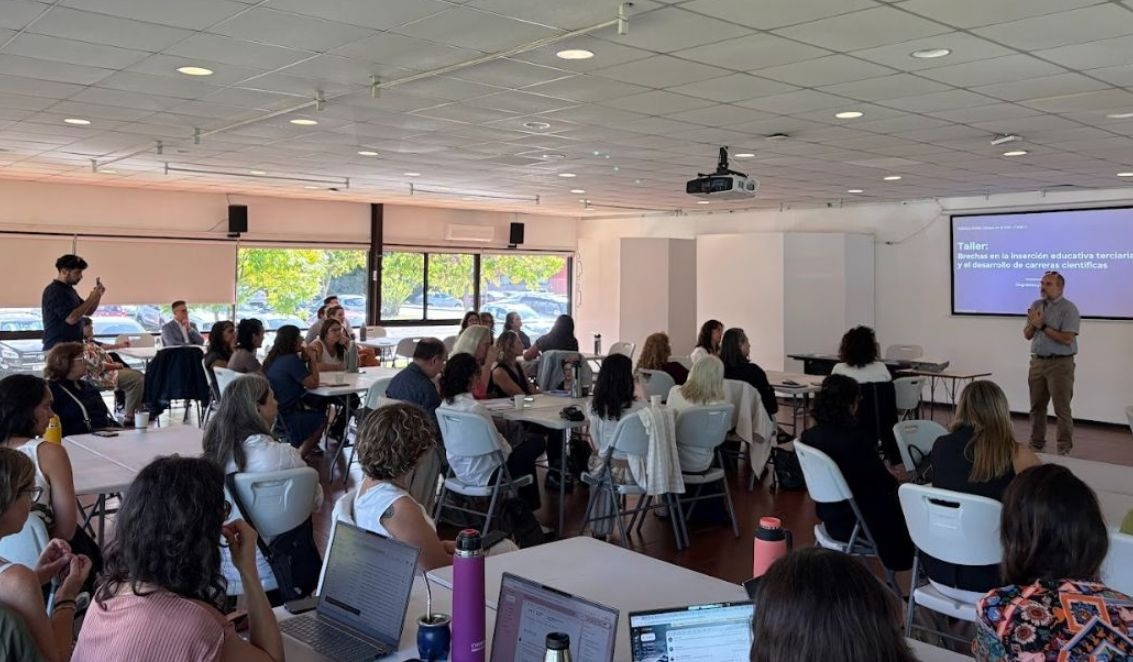 Foto de apertura de Taller con palabras del Secretario de Ciencia David González