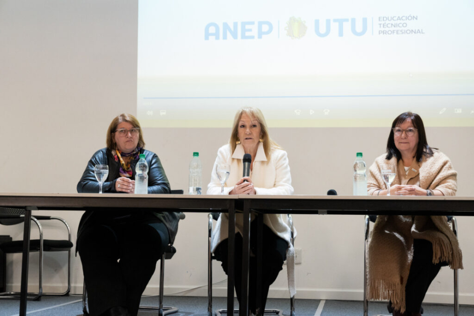 Presentación evento con autoridades