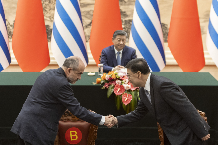 Secretario de SENCI David Gonzalez y Ministro de Ciencia y Tecnologia de China Yin Hejun