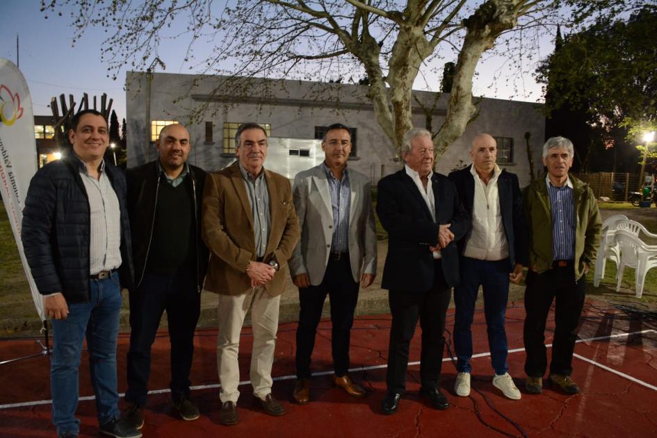 Autoridades en inauguración de obras en plaza de Colonia