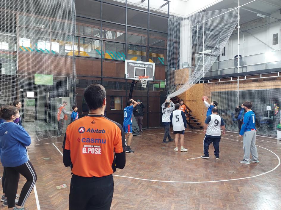 Jugadores de 3x3 Jugadores disputando un partido