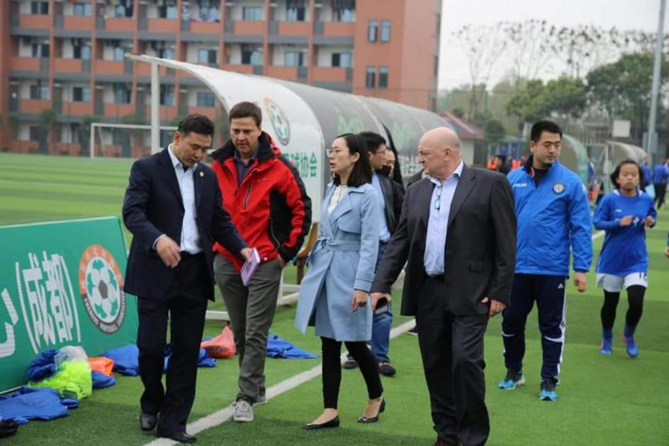 Pablo Hernández visitó China. 