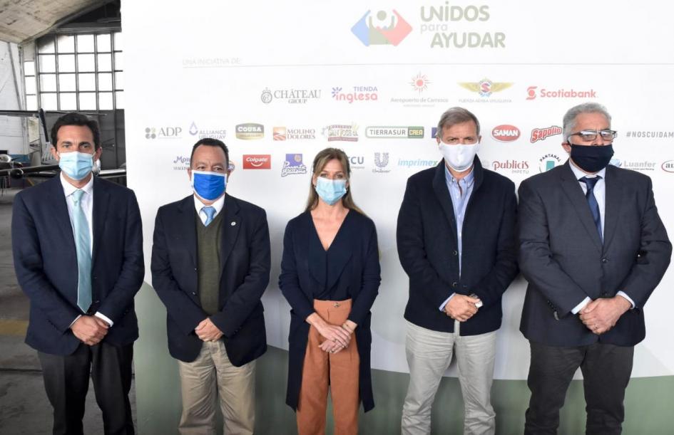 Autoridades nacionales en la entrega de canastas Autoridades nacionales en la entrega de canastas