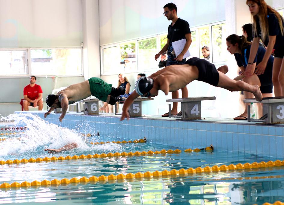 Inicio de competencia en piscina