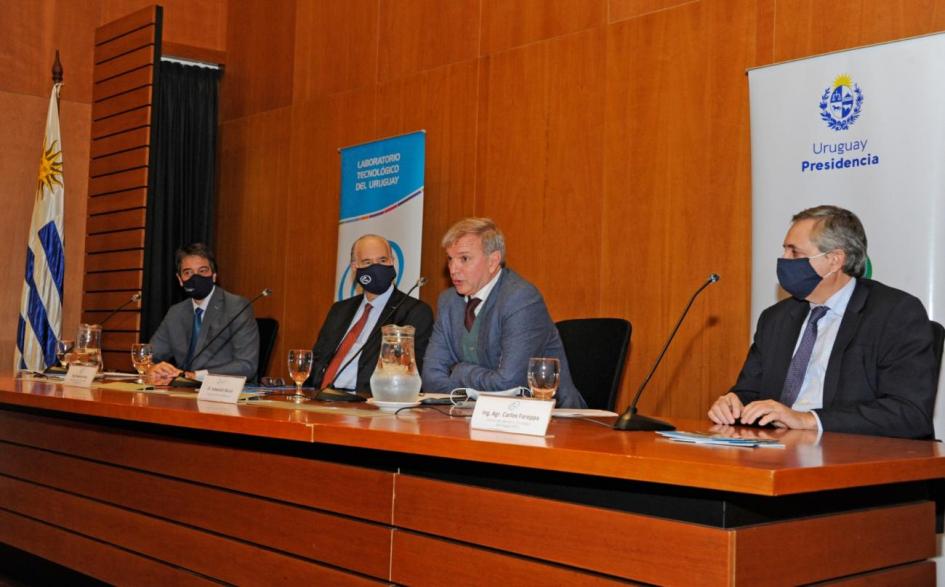 Imágenes de la firma del acuerdo entre SND y LATU Imágenes de la firma del acuerdo entre SND y LATU