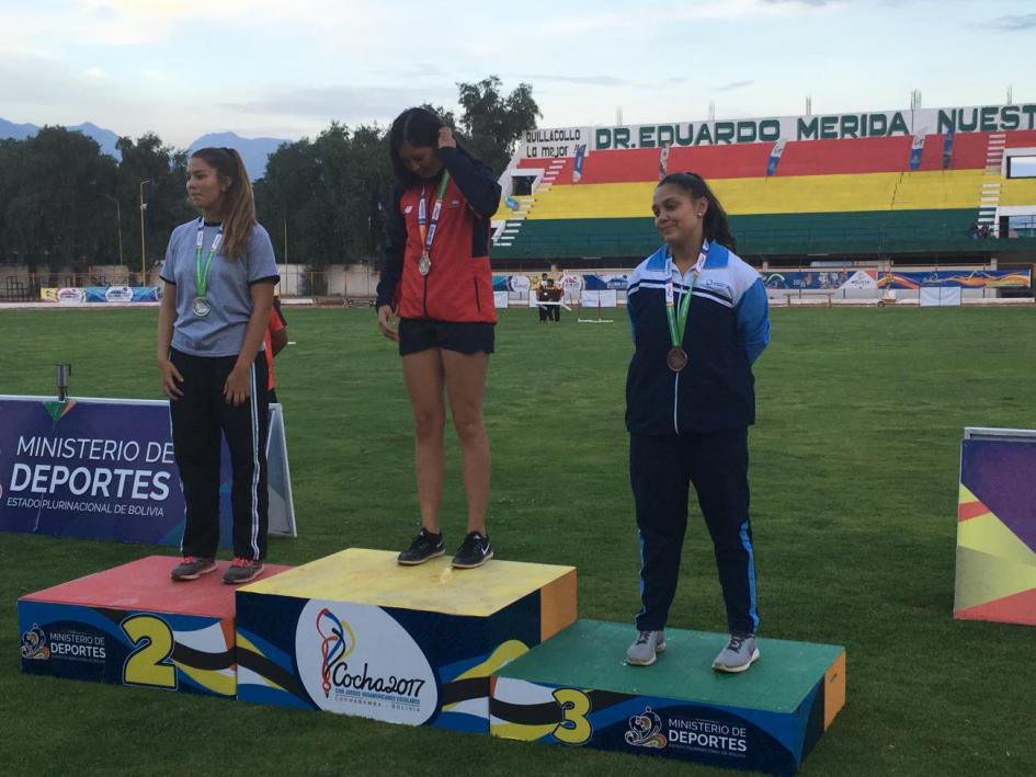 Atletas en el podio Atlestas en el podio
